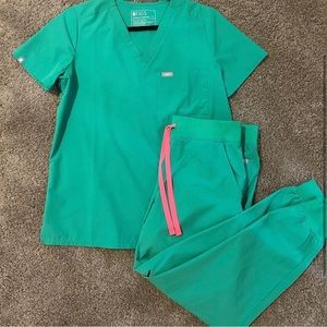 FIGS small safety green TOP